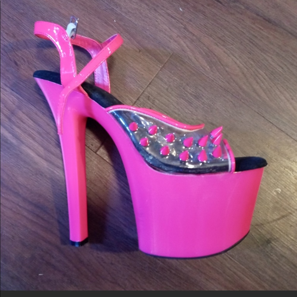 UV reactive platform dancer heels